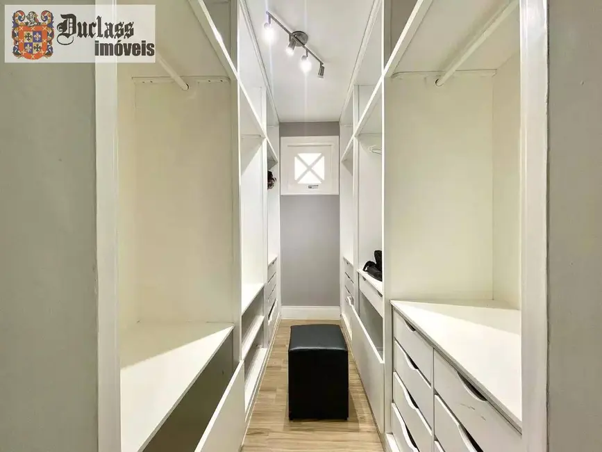 Sobrado com 5 quartos à venda, 245m2 em Balneário Praia do Pernambuco, Guaruja - SP - imagem 6 Foto 6 de Sobrado com 5 quartos à venda, 245m2 em Balneário Praia do Pernambuco, Guaruja - SP
