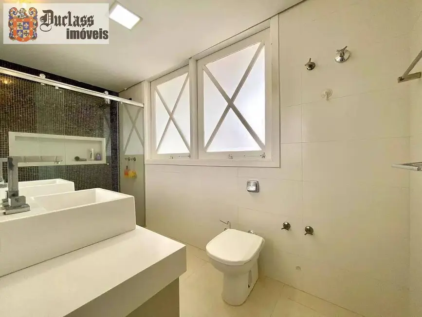 Sobrado com 5 quartos à venda, 245m2 em Balneário Praia do Pernambuco, Guaruja - SP - imagem 7 Foto 7 de Sobrado com 5 quartos à venda, 245m2 em Balneário Praia do Pernambuco, Guaruja - SP