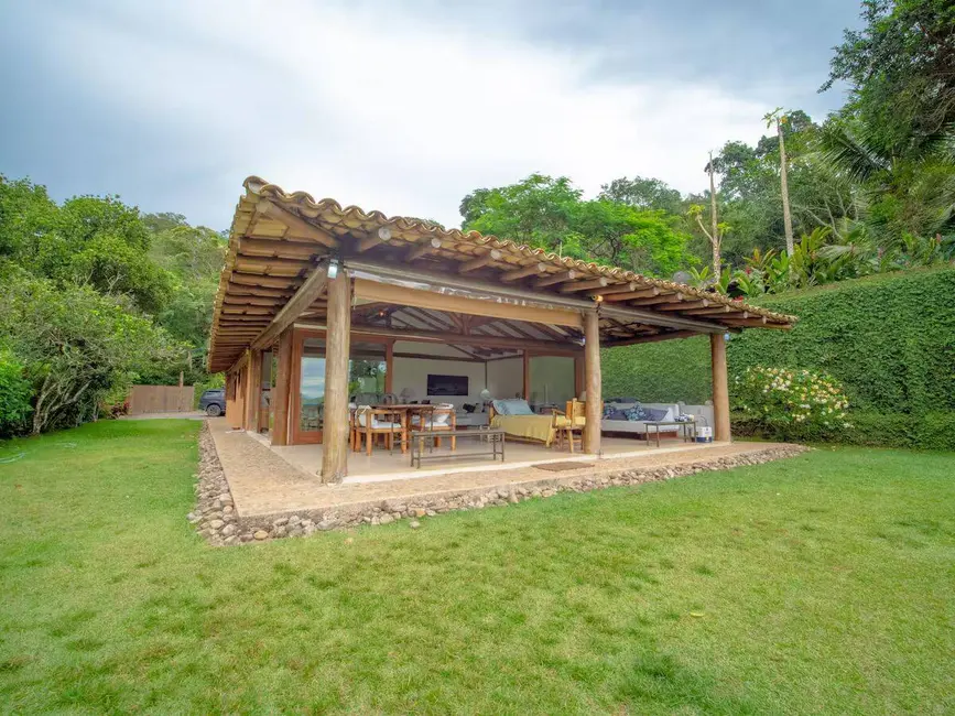 Foto 2 de Casa com 3 quartos à venda, 200m2 em Ubatuba - SP