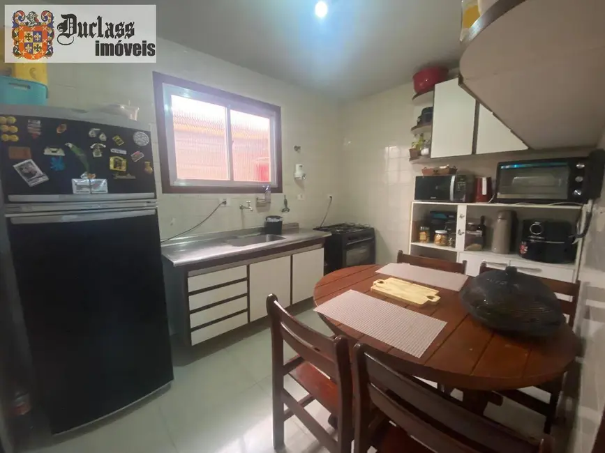 Sobrado com 2 quartos à venda, 69m2 em Guaruja - SP - imagem 2 Foto 2 de Sobrado com 2 quartos à venda, 69m2 em Guaruja - SP