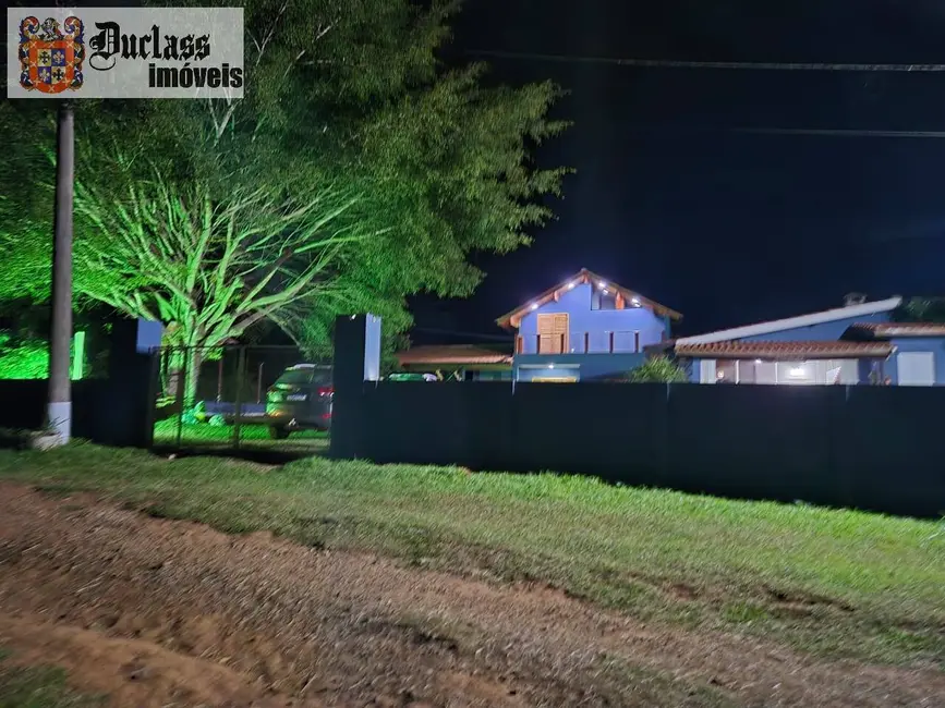 Chácara com 3 quartos à venda, 350m2 em Piracaia - SP - imagem 3 Foto 3 de Chácara com 3 quartos à venda, 350m2 em Piracaia - SP