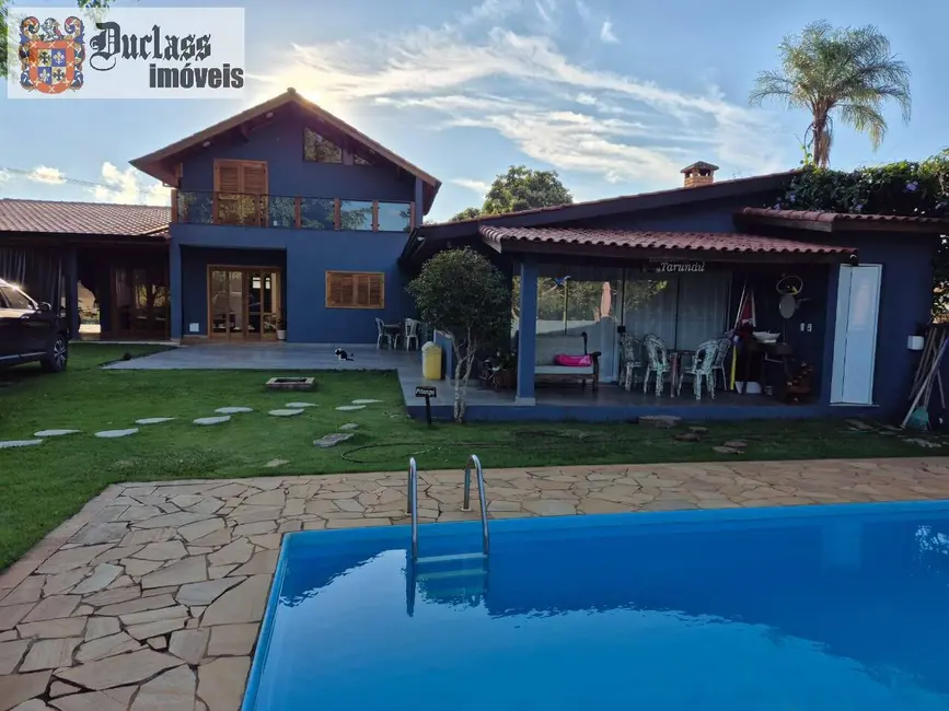 Chácara com 3 quartos à venda, 350m2 em Piracaia - SP - imagem 1 Foto 1 de Chácara com 3 quartos à venda, 350m2 em Piracaia - SP