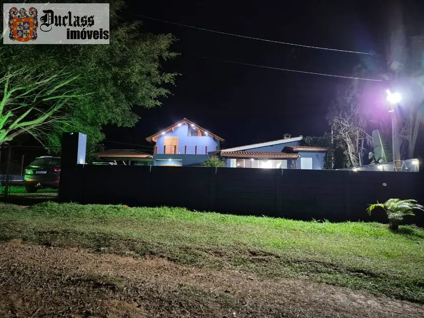 Chácara com 3 quartos à venda, 350m2 em Piracaia - SP - imagem 2 Foto 2 de Chácara com 3 quartos à venda, 350m2 em Piracaia - SP