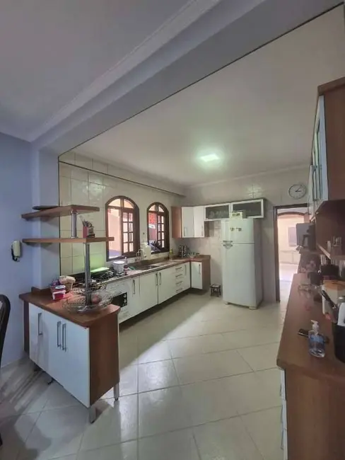 Sobrado com 3 quartos à venda, 237m2 em Bela Vista, Osasco - SP - imagem 6 Foto 6 de Sobrado com 3 quartos à venda, 237m2 em Bela Vista, Osasco - SP