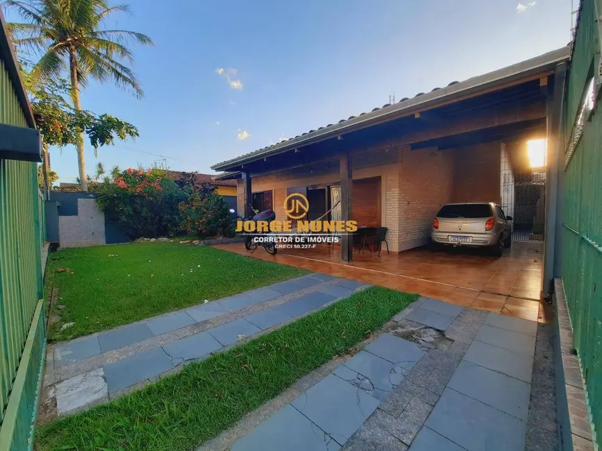 Foto 1 de Casa com 3 quartos à venda em Caraguatatuba - SP