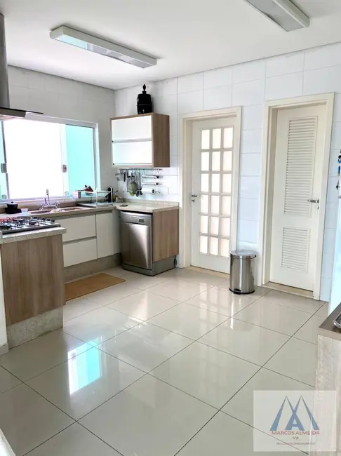 Foto 4 de Sobrado com 3 quartos à venda, 348m2 em Vila Nova Socorro, Mogi Das Cruzes - SP