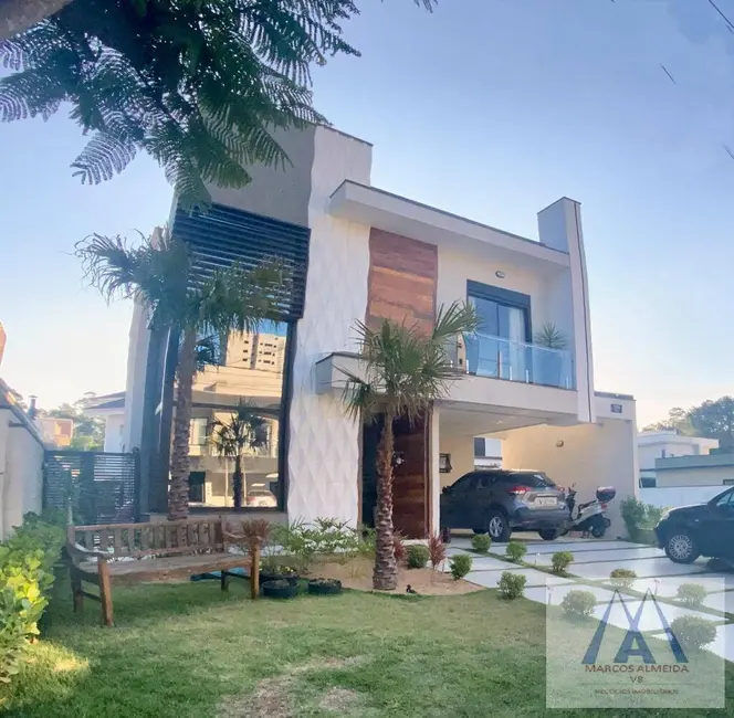 Foto 3 de Casa de Condomínio com 3 quartos à venda, 220m2 em Botujuru, Mogi Das Cruzes - SP