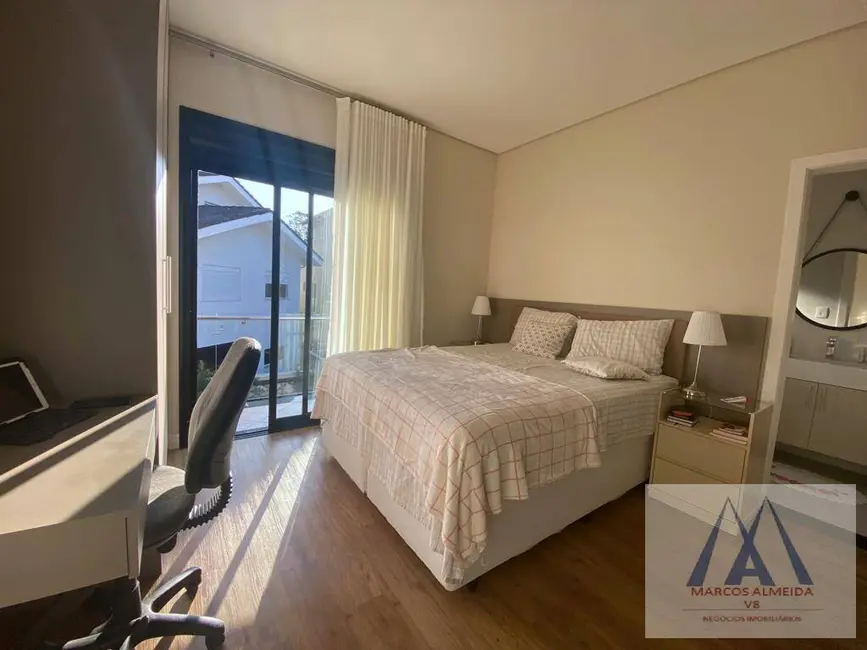 Foto 7 de Casa de Condomínio com 3 quartos à venda, 220m2 em Botujuru, Mogi Das Cruzes - SP