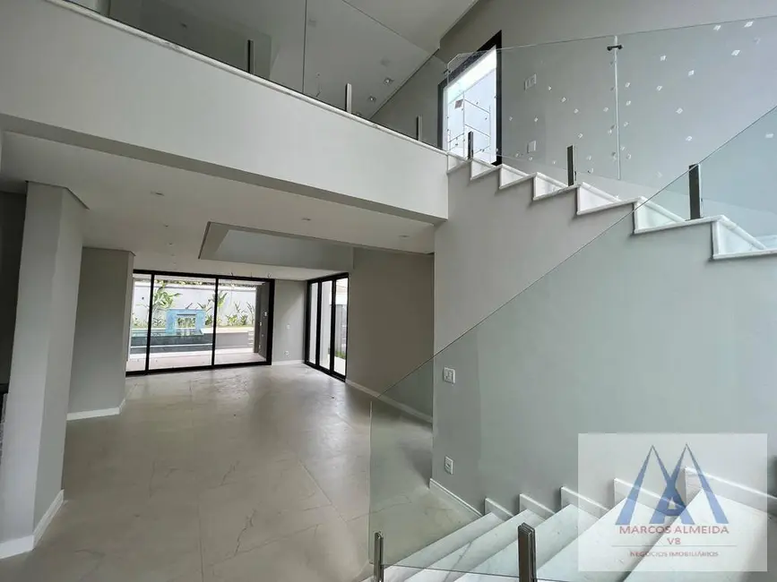 Foto 3 de Casa de Condomínio com 4 quartos à venda, 262m2 em Botujuru, Mogi Das Cruzes - SP