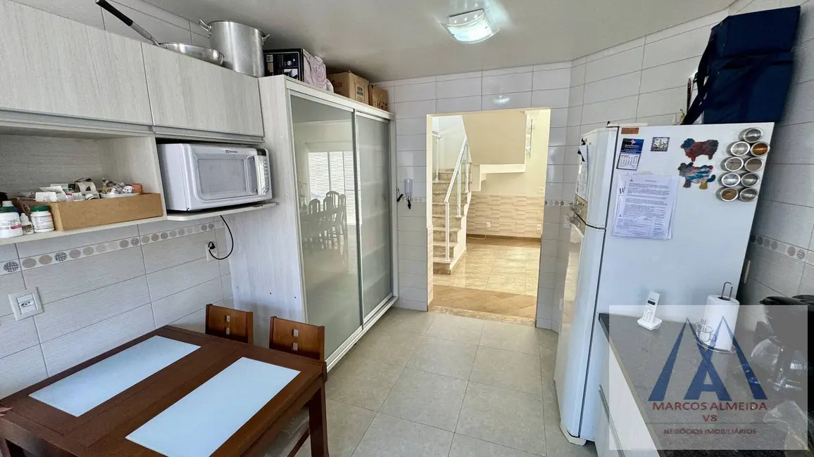 Foto 4 de Casa de Condomínio com 3 quartos à venda, 286m2 em Botujuru, Mogi Das Cruzes - SP