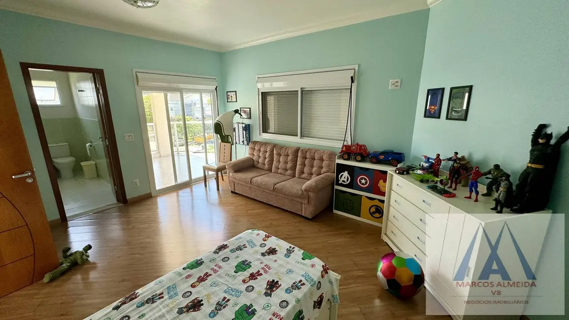 Foto 9 de Casa de Condomínio com 3 quartos à venda, 286m2 em Botujuru, Mogi Das Cruzes - SP