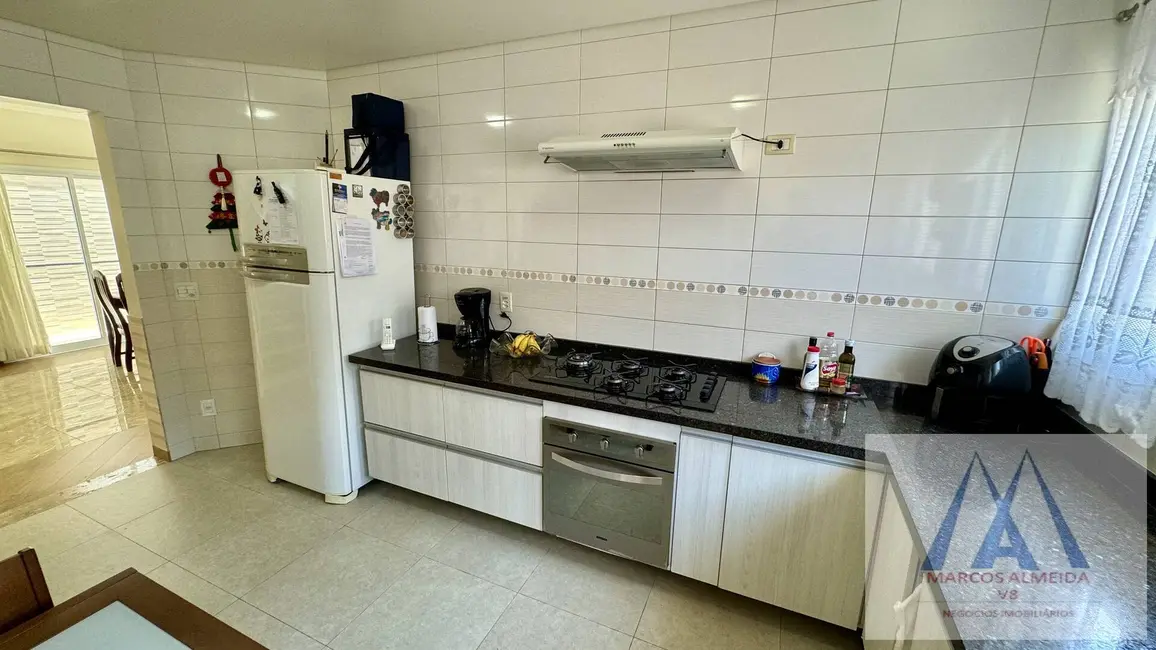 Foto 5 de Casa de Condomínio com 3 quartos à venda, 286m2 em Botujuru, Mogi Das Cruzes - SP