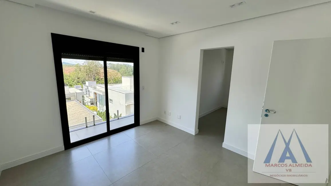 Foto 6 de Casa de Condomínio com 3 quartos à venda, 250m2 em Fazenda Rodeio, Mogi Das Cruzes - SP