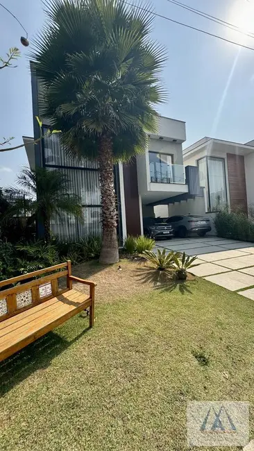 Foto 3 de Casa de Condomínio com 4 quartos à venda, 250m2 em Botujuru, Mogi Das Cruzes - SP