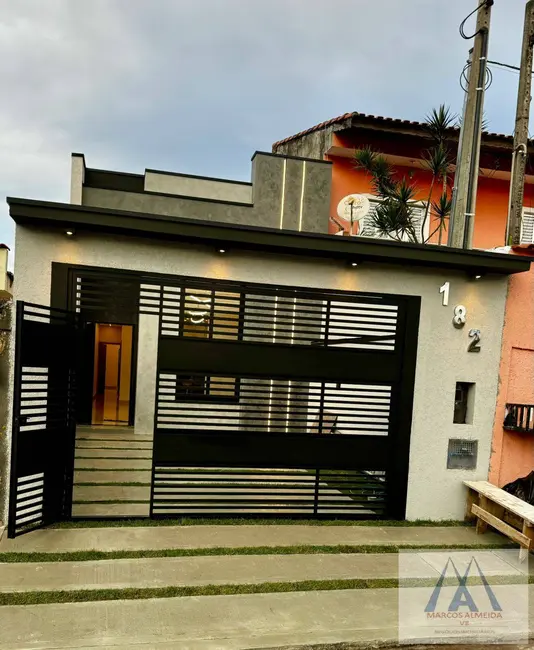 Foto 1 de Casa com 2 quartos à venda, 75m2 em Jardim Layr, Mogi Das Cruzes - SP