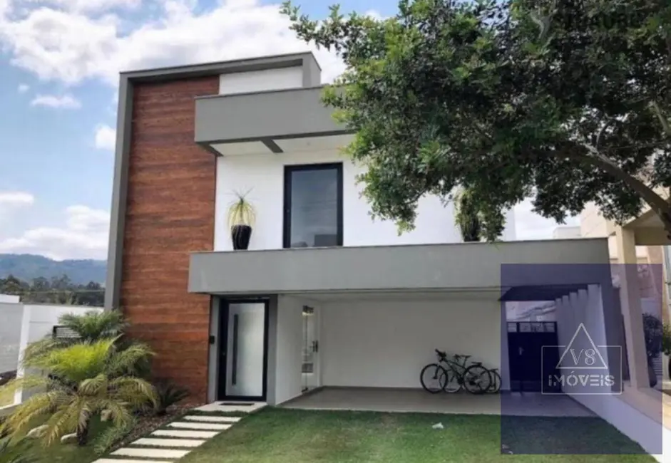 Foto 1 de Casa de Condomínio com 3 quartos para alugar, 260m2 em Botujuru, Mogi Das Cruzes - SP