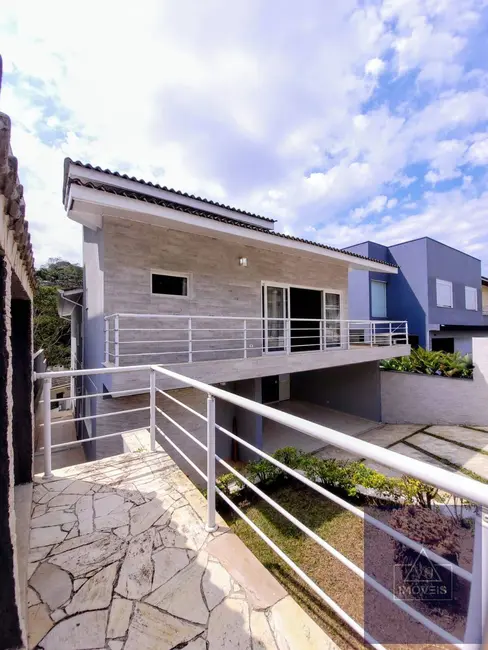 Foto 1 de Casa de Condomínio com 3 quartos para alugar, 270m2 em Parque Residencial Itapeti, Mogi Das Cruzes - SP