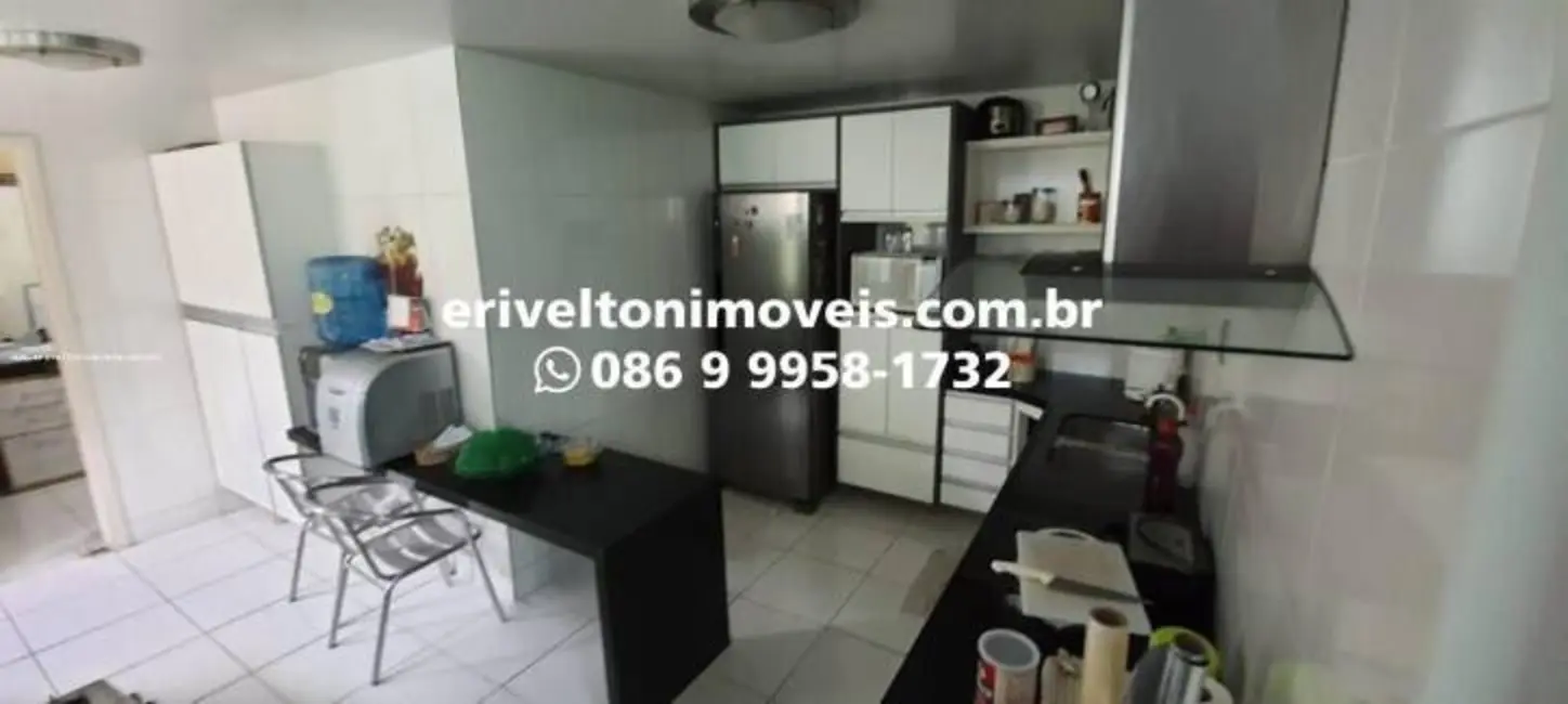 Foto 2 de Casa com 3 quartos à venda, 241m2 em Fátima, Teresina - PI