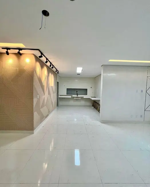 Foto 2 de Casa com 4 quartos à venda, 300m2 em Fátima, Teresina - PI