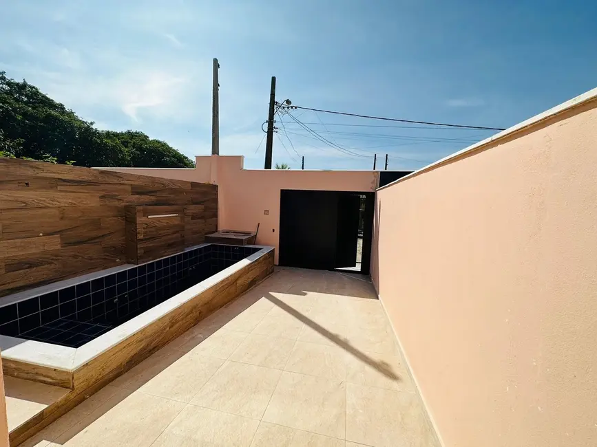 Foto 3 de Casa com 2 quartos à venda, 65m2 em Itanhaem - SP