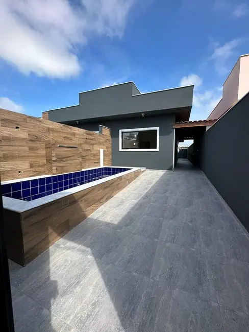 Foto 1 de Casa com 2 quartos à venda, 65m2 em Itanhaem - SP