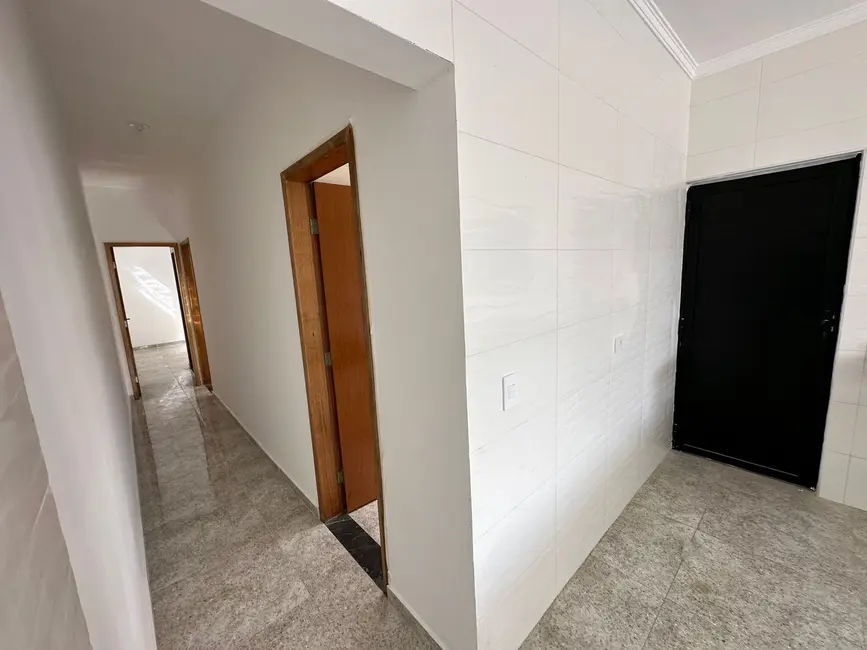 Foto 2 de Casa com 2 quartos à venda, 65m2 em Itanhaem - SP