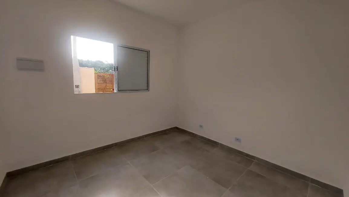 Casa com 2 quartos à venda, 55m2 em Itanhaem - SP - imagem 5 Foto 5 de Casa com 2 quartos à venda, 55m2 em Itanhaem - SP