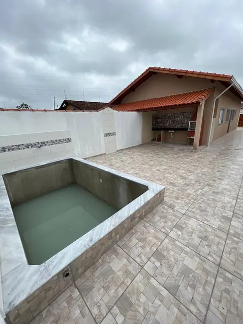 Foto 1 de Casa com 2 quartos à venda, 65m2 em Itanhaem - SP