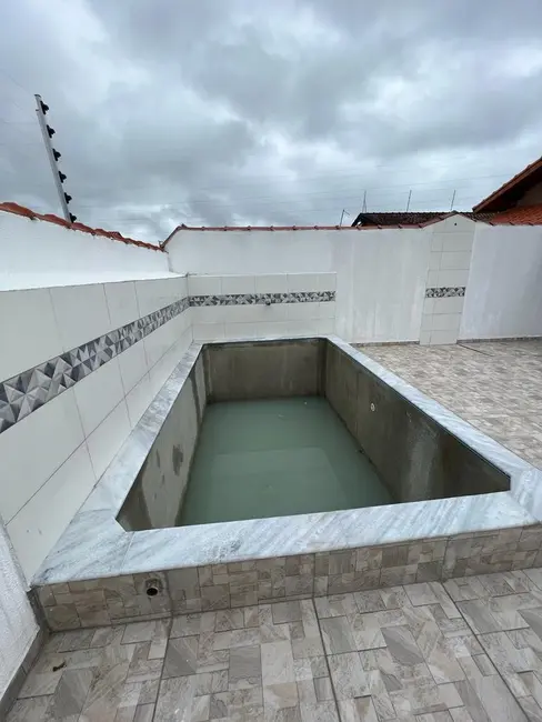 Foto 2 de Casa com 2 quartos à venda, 65m2 em Itanhaem - SP