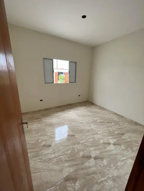 Foto 5 de Casa com 2 quartos à venda, 65m2 em Itanhaem - SP