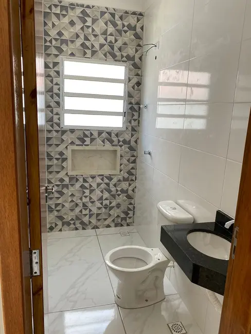 Foto 5 de Casa com 2 quartos à venda, 63m2 em Itanhaem - SP