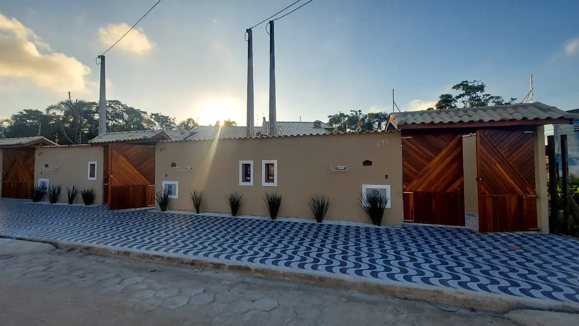 Foto 1 de Casa com 2 quartos à venda, 82m2 em Itanhaem - SP