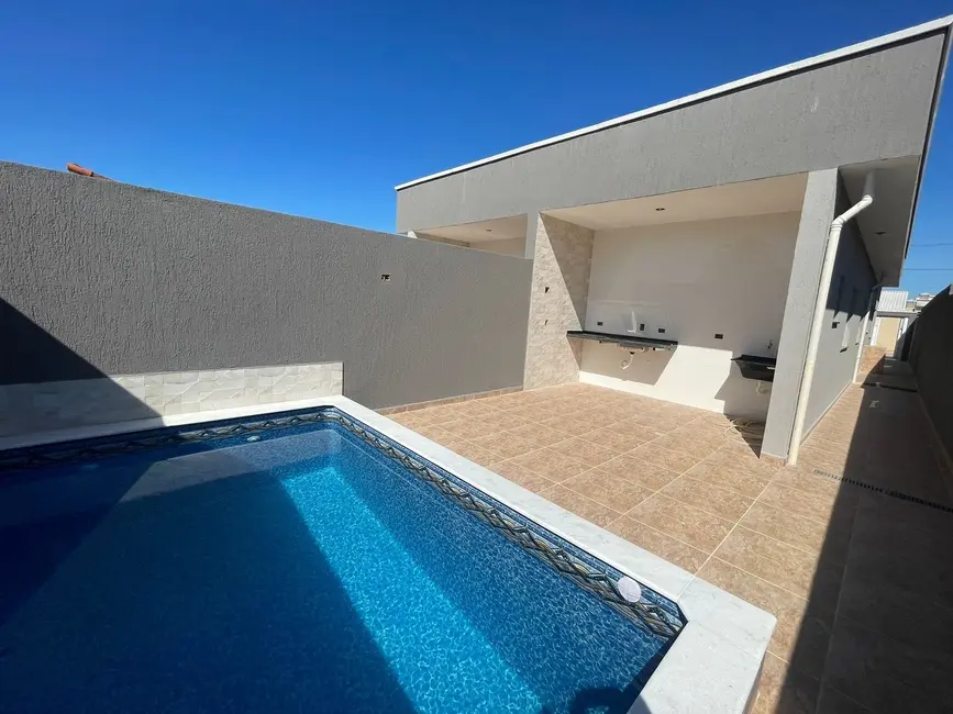 Foto 1 de Casa com 2 quartos à venda, 67m2 em Itanhaem - SP