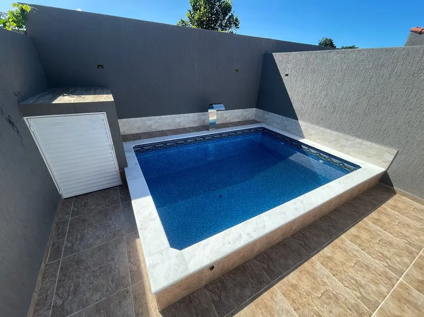 Foto 2 de Casa com 2 quartos à venda, 67m2 em Itanhaem - SP