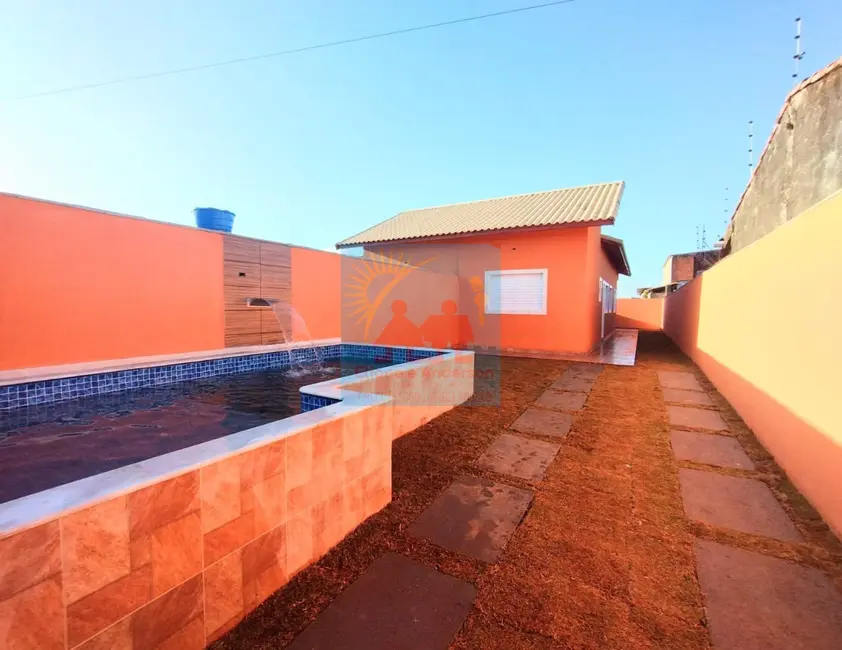 Casa com 2 quartos à venda, 54m2 em Itanhaem - SP - imagem 2 Foto 2 de Casa com 2 quartos à venda, 54m2 em Itanhaem - SP