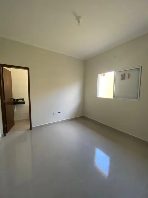 Foto 2 de Casa com 2 quartos à venda, 67m2 em Itanhaem - SP