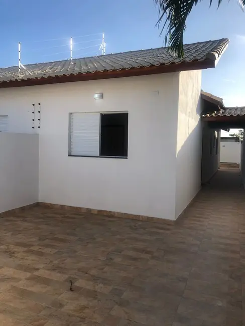Foto 2 de Casa com 2 quartos à venda, 66m2 em Itanhaem - SP