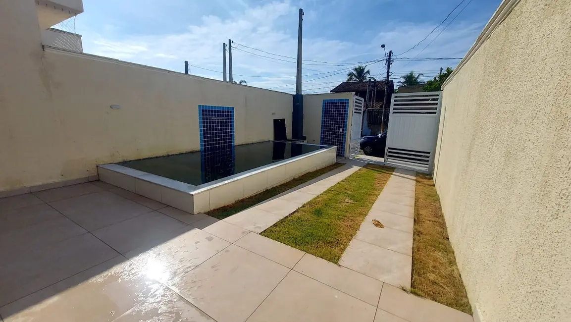 Foto 2 de Casa com 3 quartos à venda, 86m2 em Itanhaem - SP