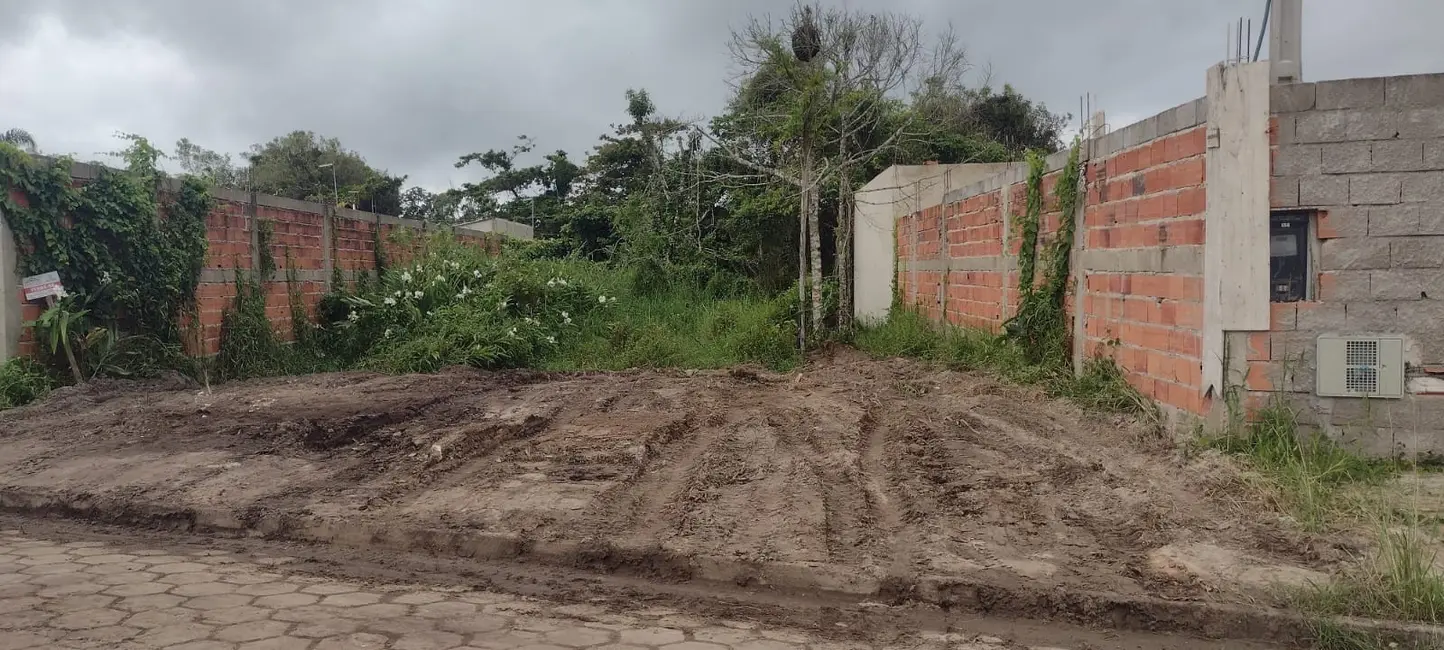 Foto 2 de Terreno / Lote à venda, 307m2 em Itanhaem - SP