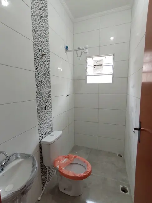 Foto 2 de Casa com 2 quartos à venda, 85m2 em Mongagua - SP