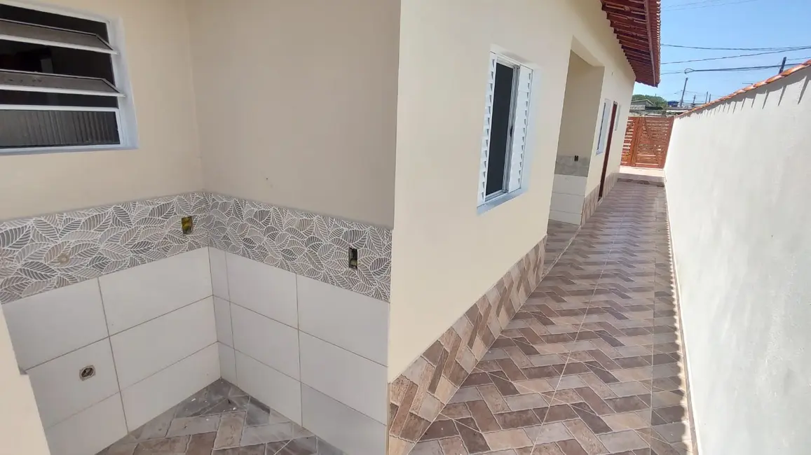 Foto 4 de Casa com 2 quartos à venda, 70m2 em Mongagua - SP