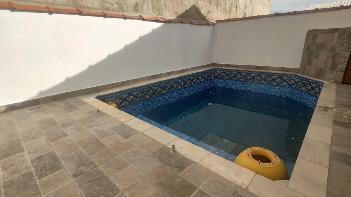 Foto 2 de Casa com 2 quartos à venda, 70m2 em Mongagua - SP