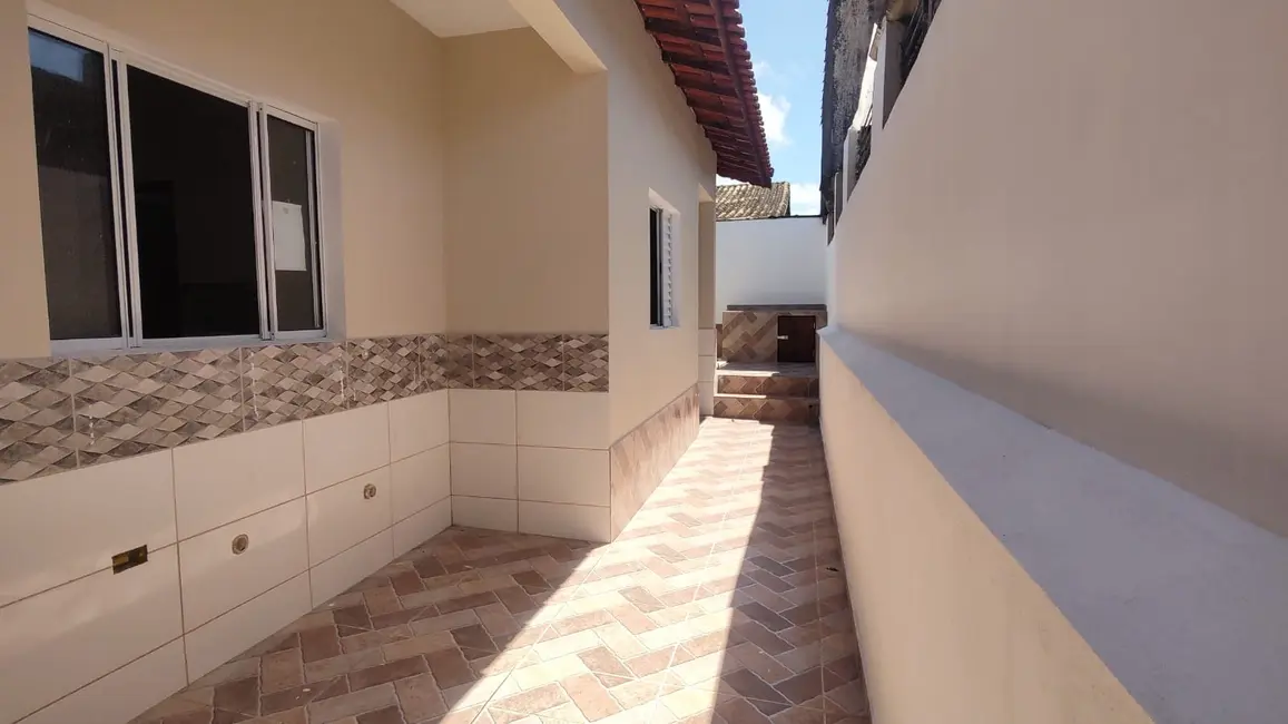 Foto 3 de Casa com 2 quartos à venda, 70m2 em Mongagua - SP
