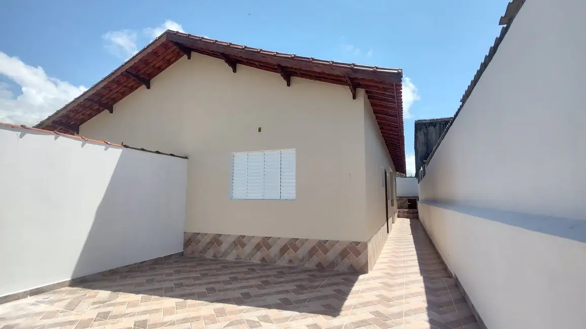 Foto 1 de Casa com 2 quartos à venda, 70m2 em Mongagua - SP
