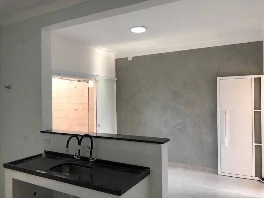 Foto 2 de Casa com 2 quartos à venda, 86m2 em Mongagua - SP