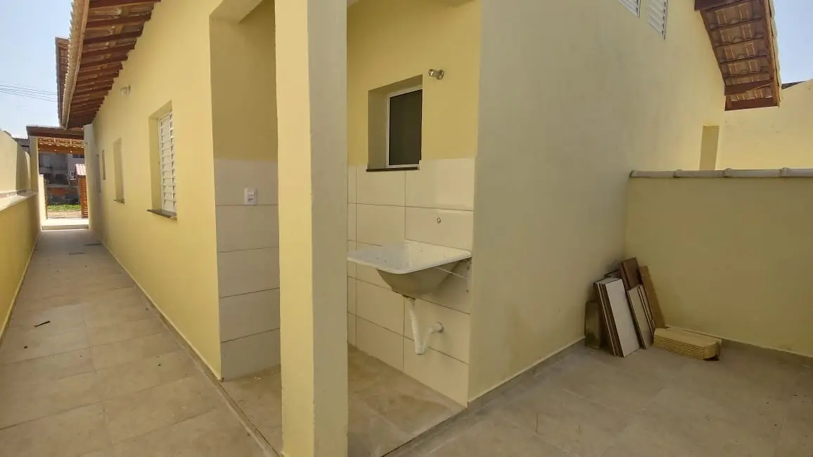 Foto 2 de Casa com 2 quartos à venda, 64m2 em Itanhaem - SP