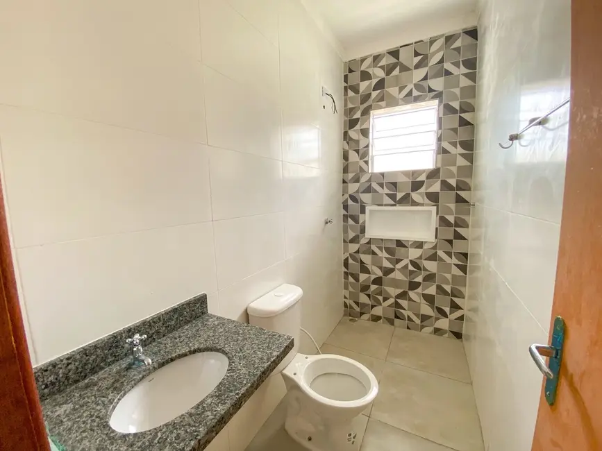 Foto 2 de Casa com 2 quartos à venda, 89m2 em Itanhaem - SP