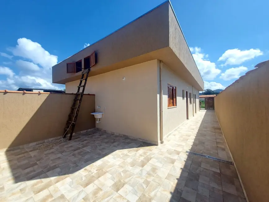 Casa com 2 quartos à venda, 50m2 em Itanhaem - SP - imagem 2 Foto 2 de Casa com 2 quartos à venda, 50m2 em Itanhaem - SP
