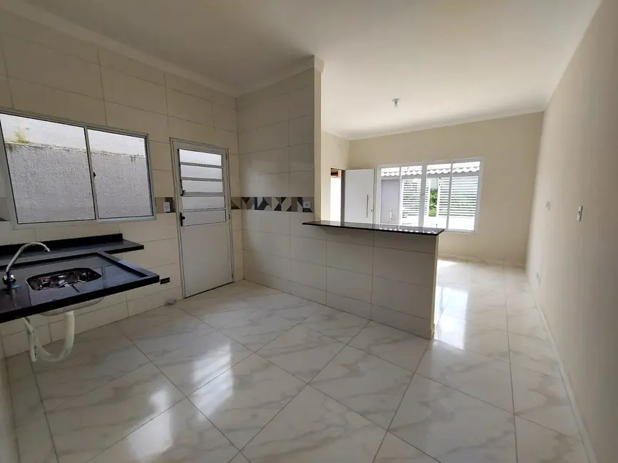 Foto 8 de Casa com 2 quartos à venda, 66m2 em Itanhaem - SP