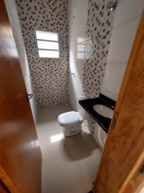 Foto 2 de Casa com 2 quartos à venda, 63m2 em Itanhaem - SP